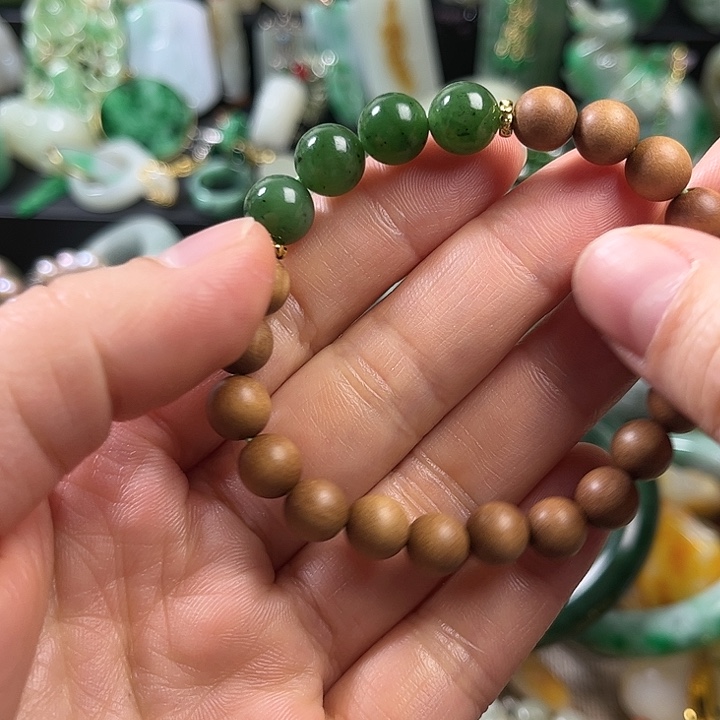 翡翠未镶嵌颈饰翡翠未镶嵌颈饰