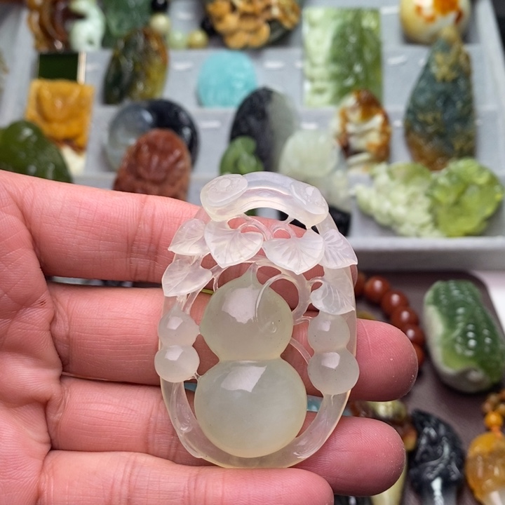 蛇纹石玉未镶嵌颈饰