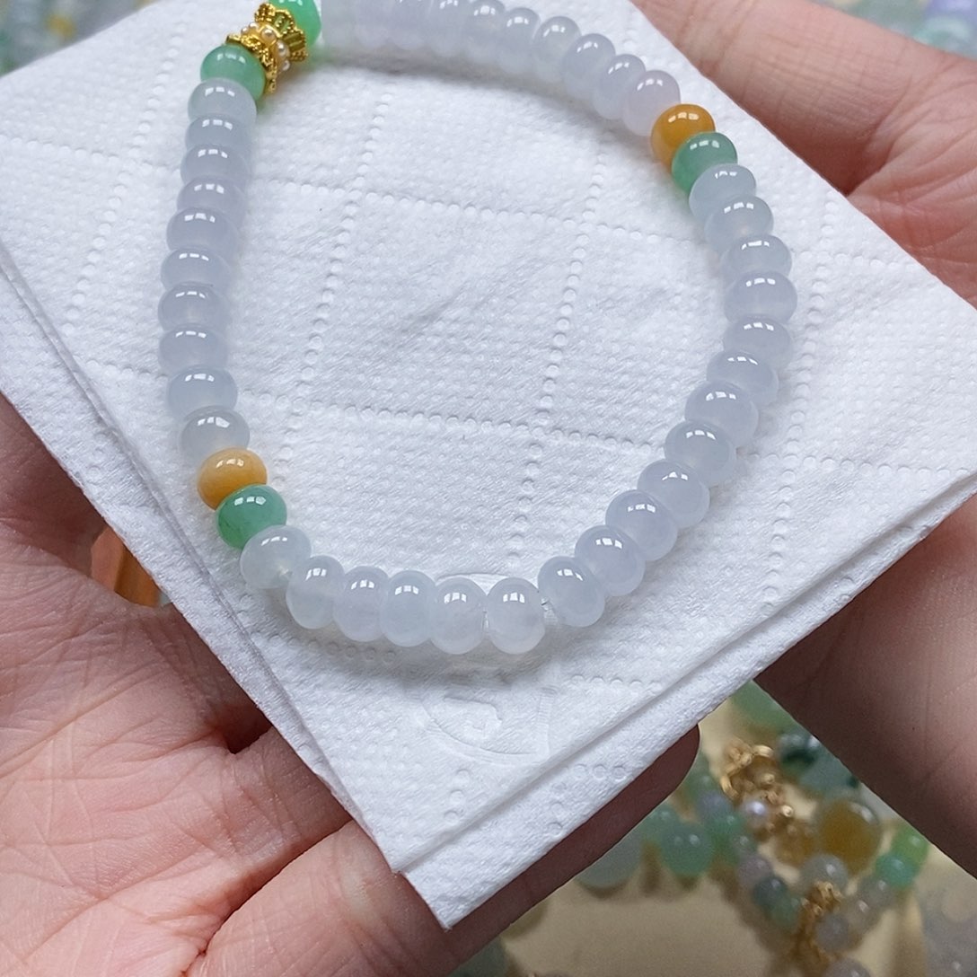 翡翠颈饰未镶嵌闪