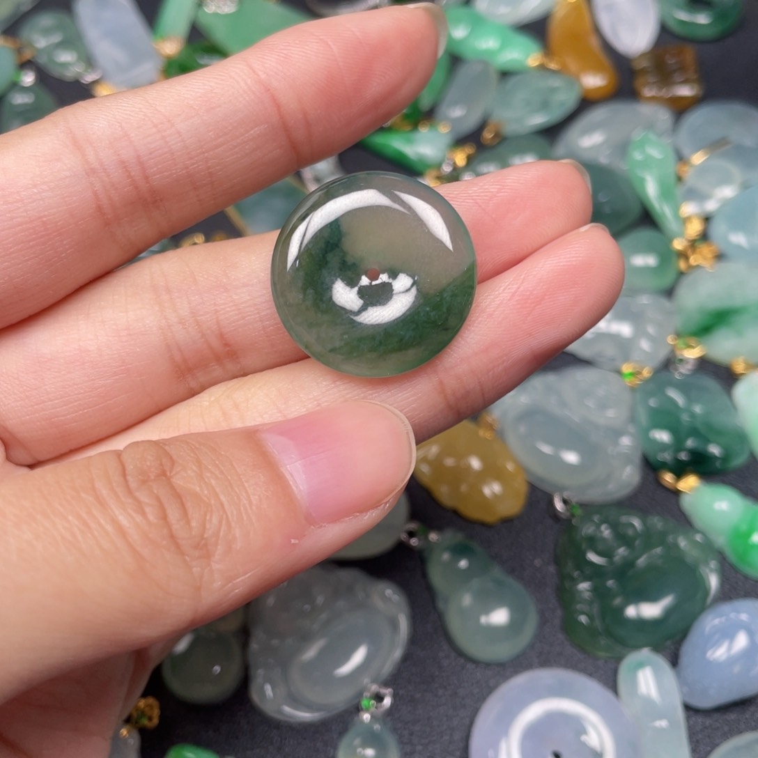 翡翠颈饰18K金镶嵌翡翠