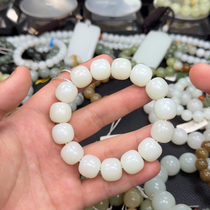 和田玉未镶嵌手串