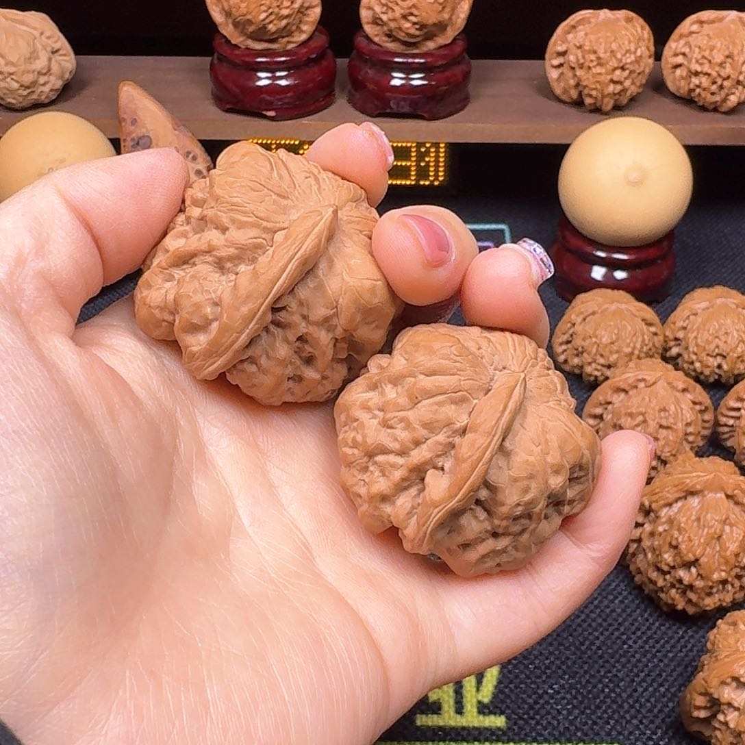 文玩核桃吊坠一根筋