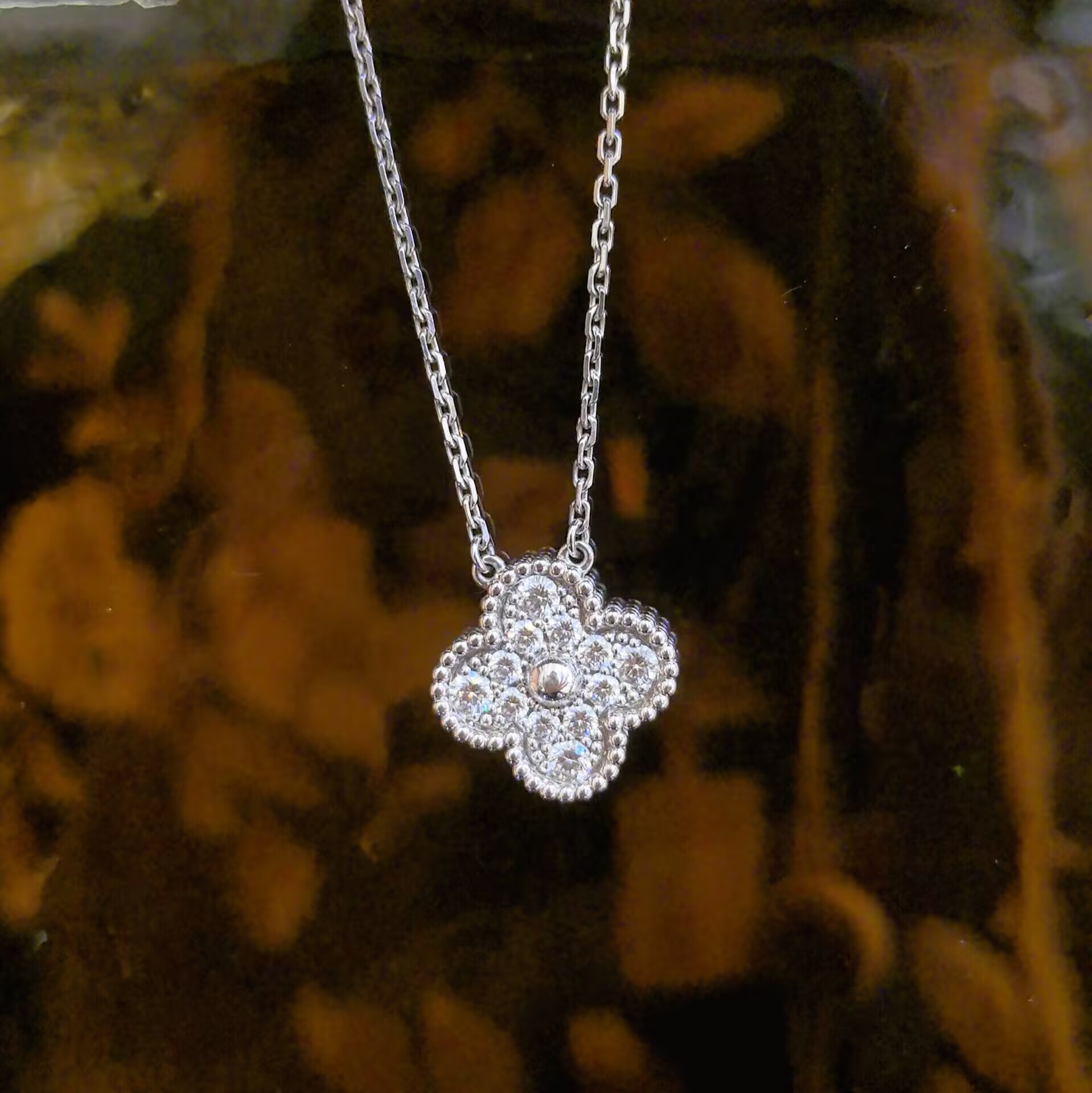 99新 梵克雅宝 vca满钻四叶草中花项链/白金/23年盒证