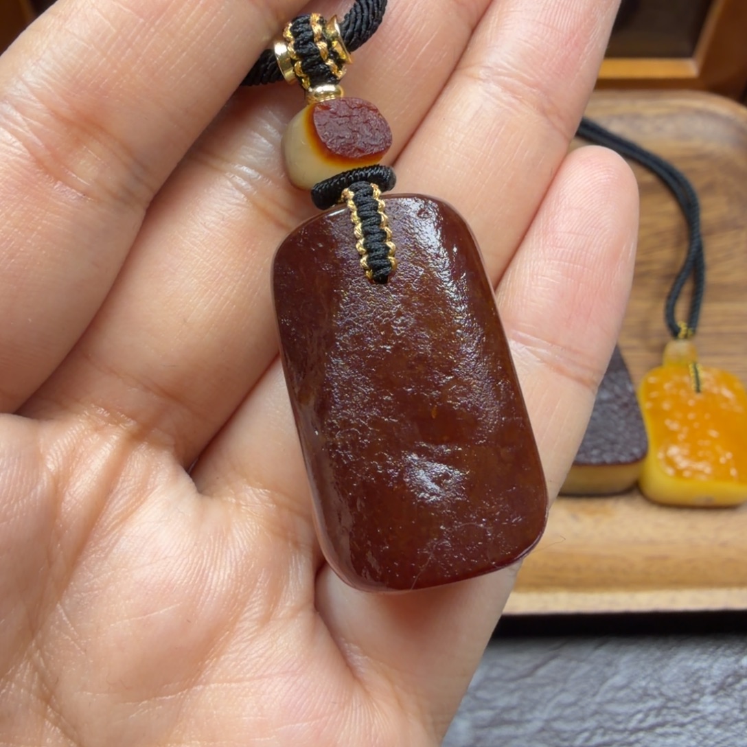 琥珀未镶嵌吊坠(赠链)