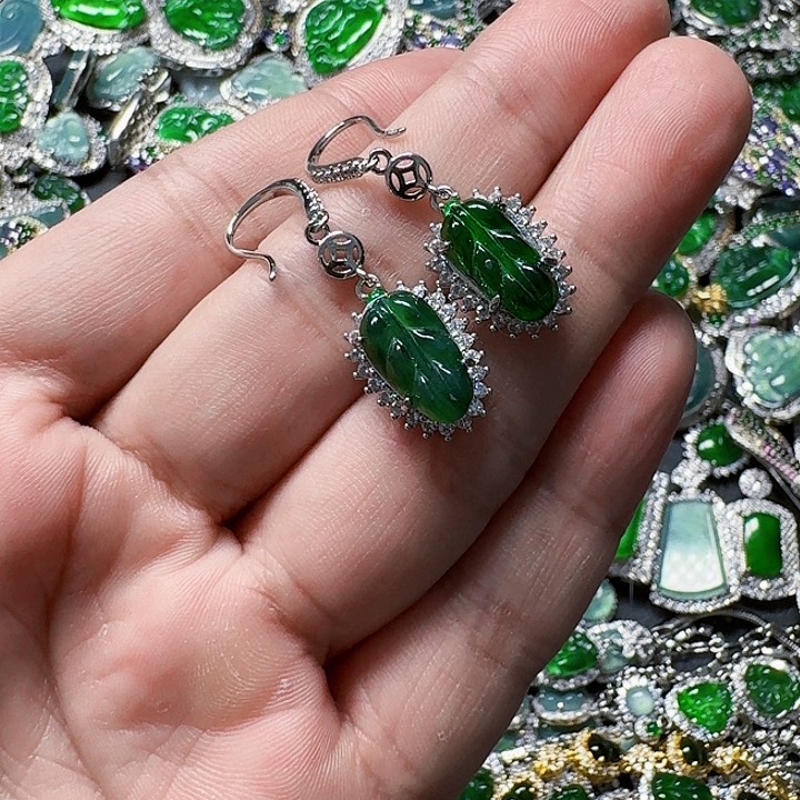 翡翠颈饰未镶嵌天然A货翡翠放漏