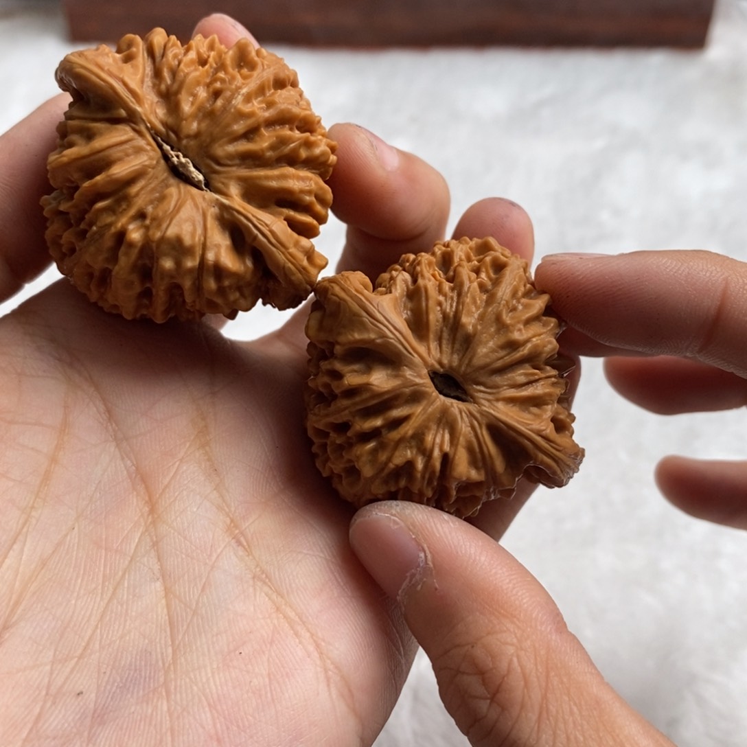 文玩核桃吊坠大**?南疆石