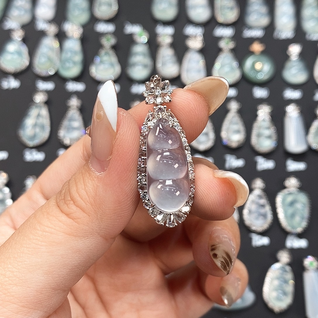 迷***.翡翠18K金镶嵌颈饰