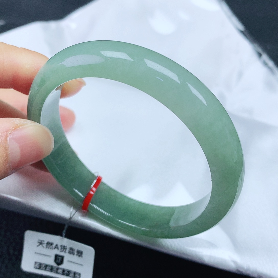翡翠手镯未镶嵌52圈