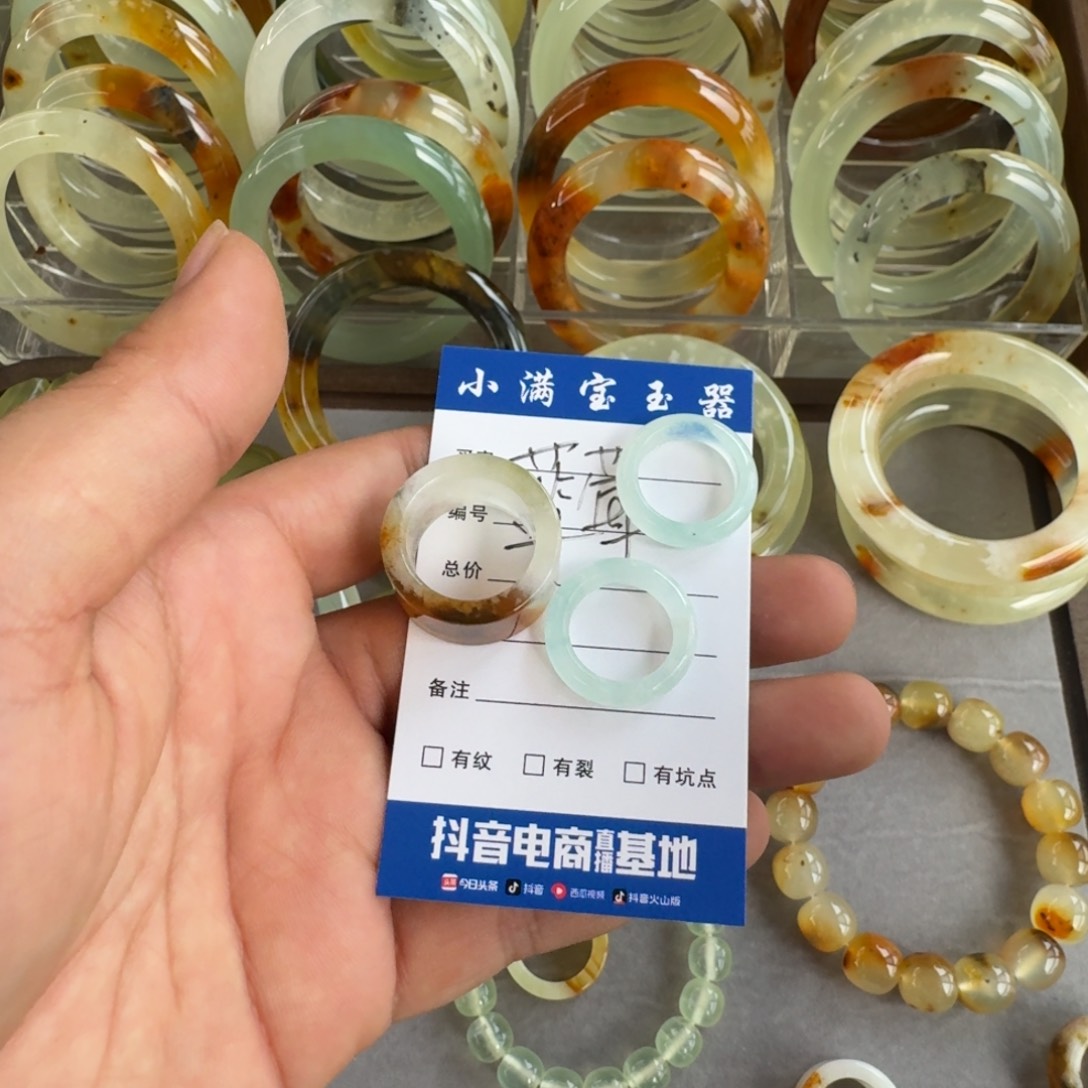 爱***莓蛇纹石玉未镶嵌手镯