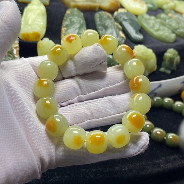 晚***者和田玉（糖玉）未镶嵌手链