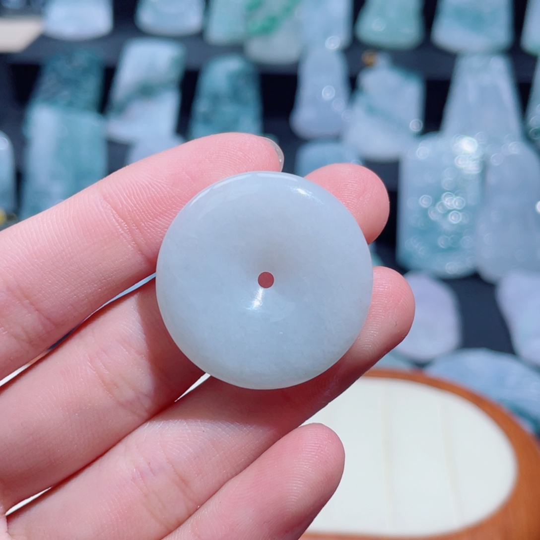 翡翠未镶嵌颈饰平安扣