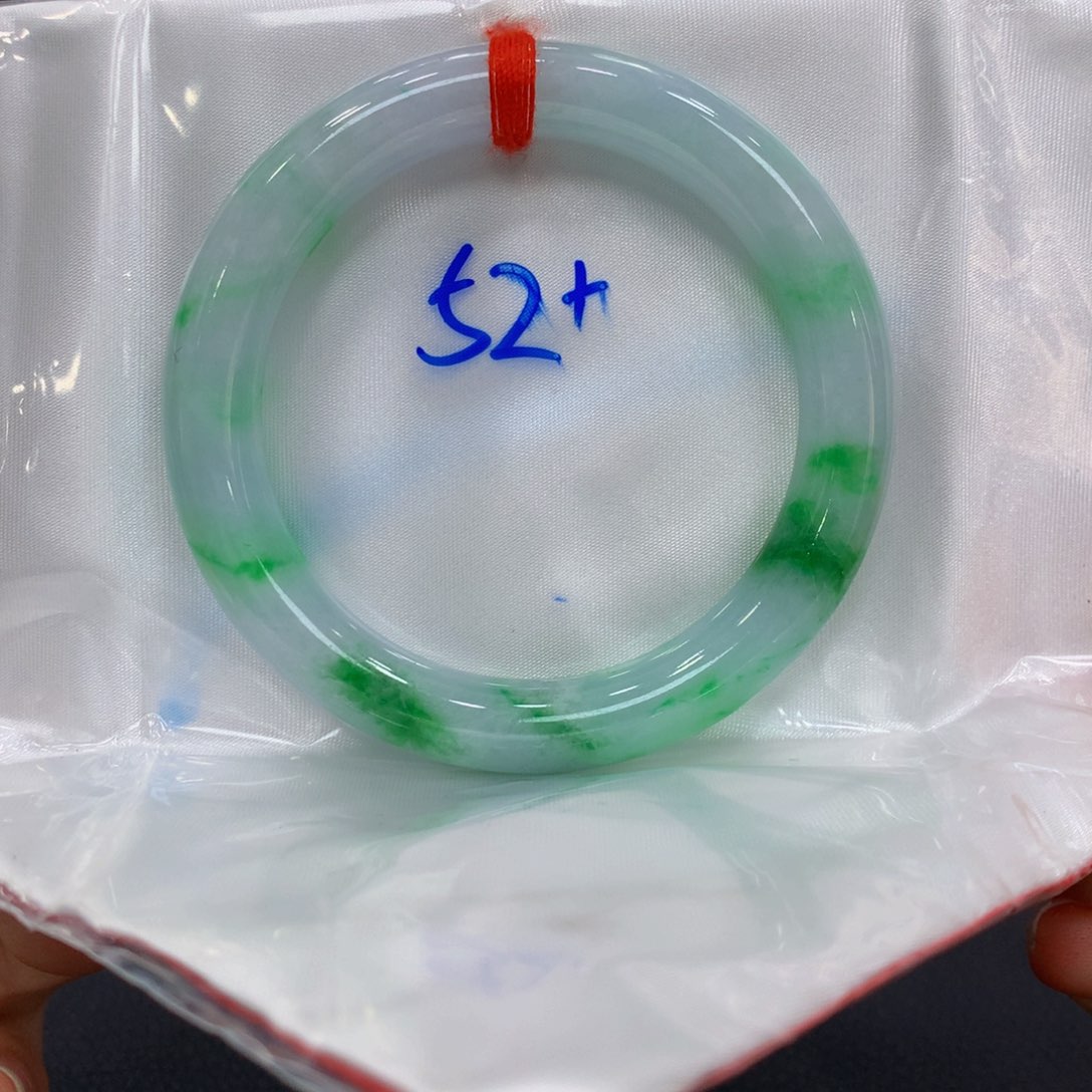 翡翠手镯未镶嵌翡翠