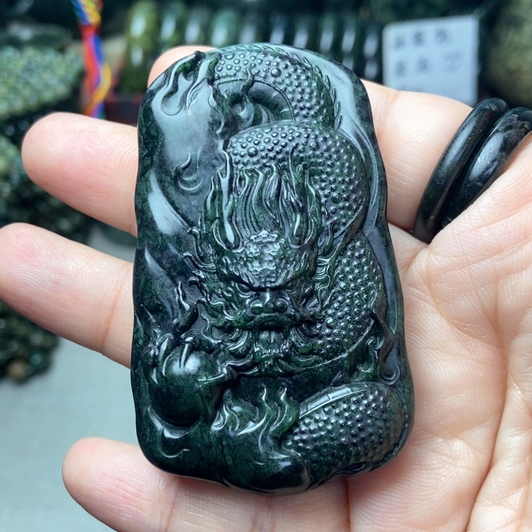 *****蛇纹石玉未镶嵌龙牌