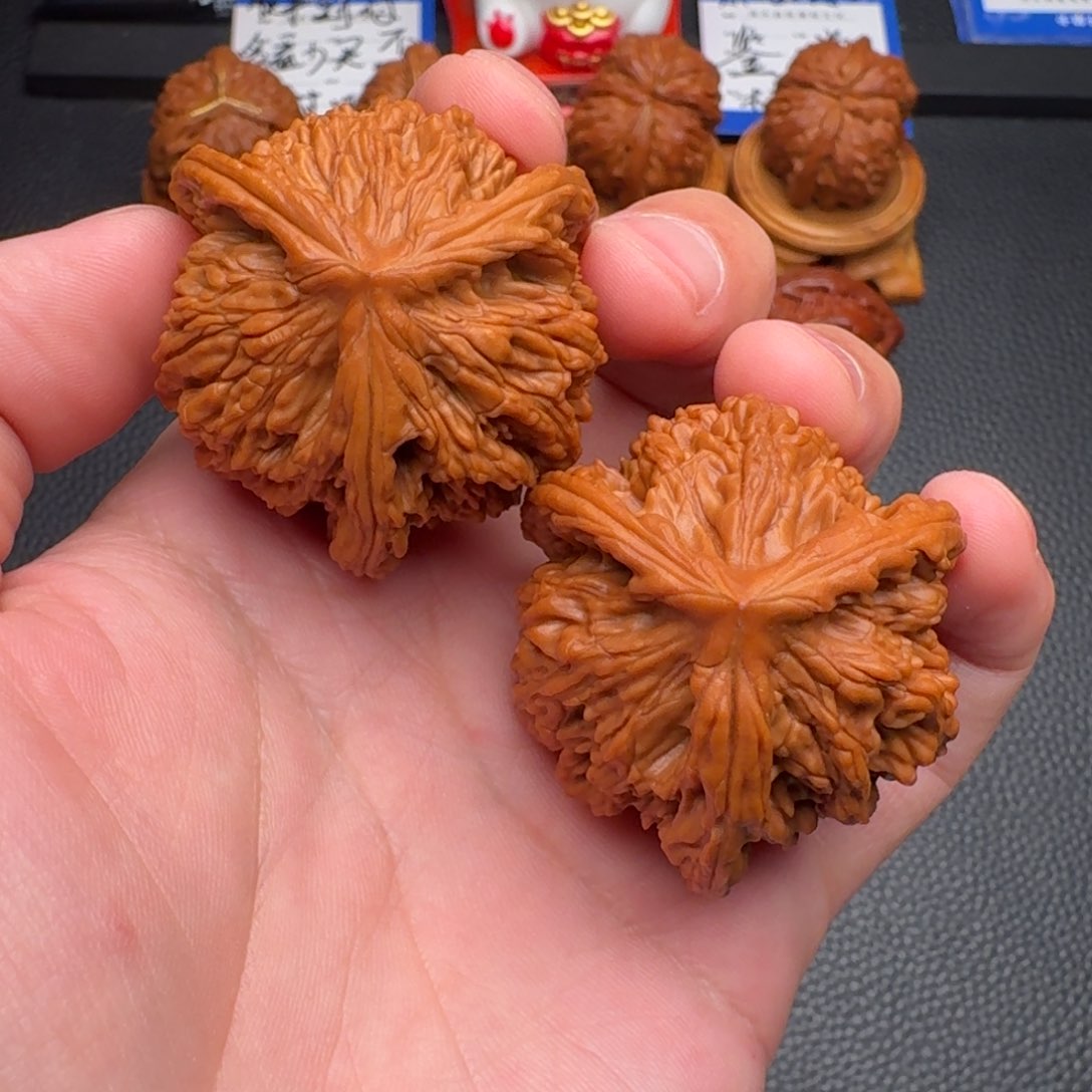 桃核把件麦穗虎头三棱粗筋奔