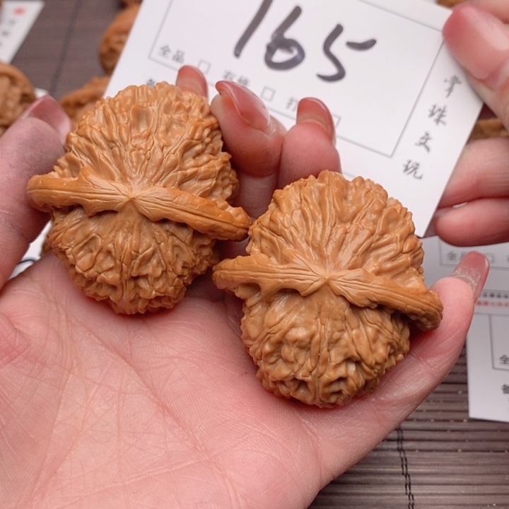 文玩核桃吊坠47白狮子165