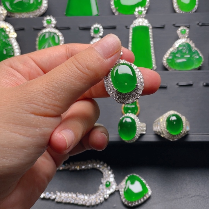 翡翠颈饰未镶嵌翡翠吊坠