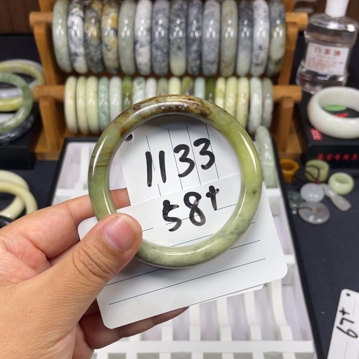 蛇纹石玉未镶嵌手镯