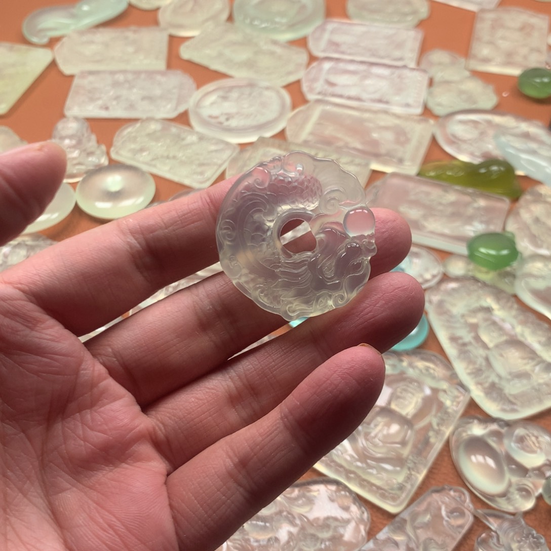 蛇纹石玉颈饰未镶嵌