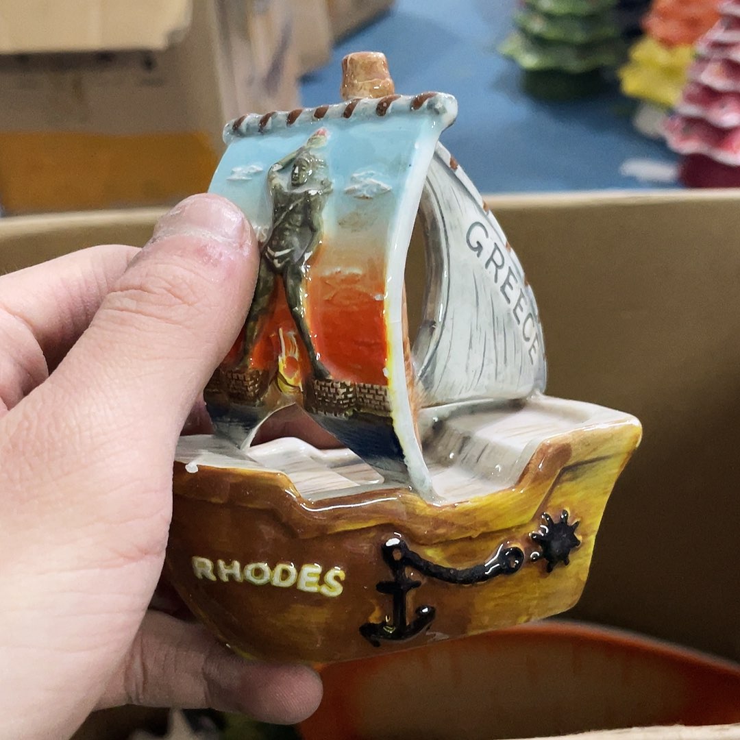 摆件   磕碰。封釉。