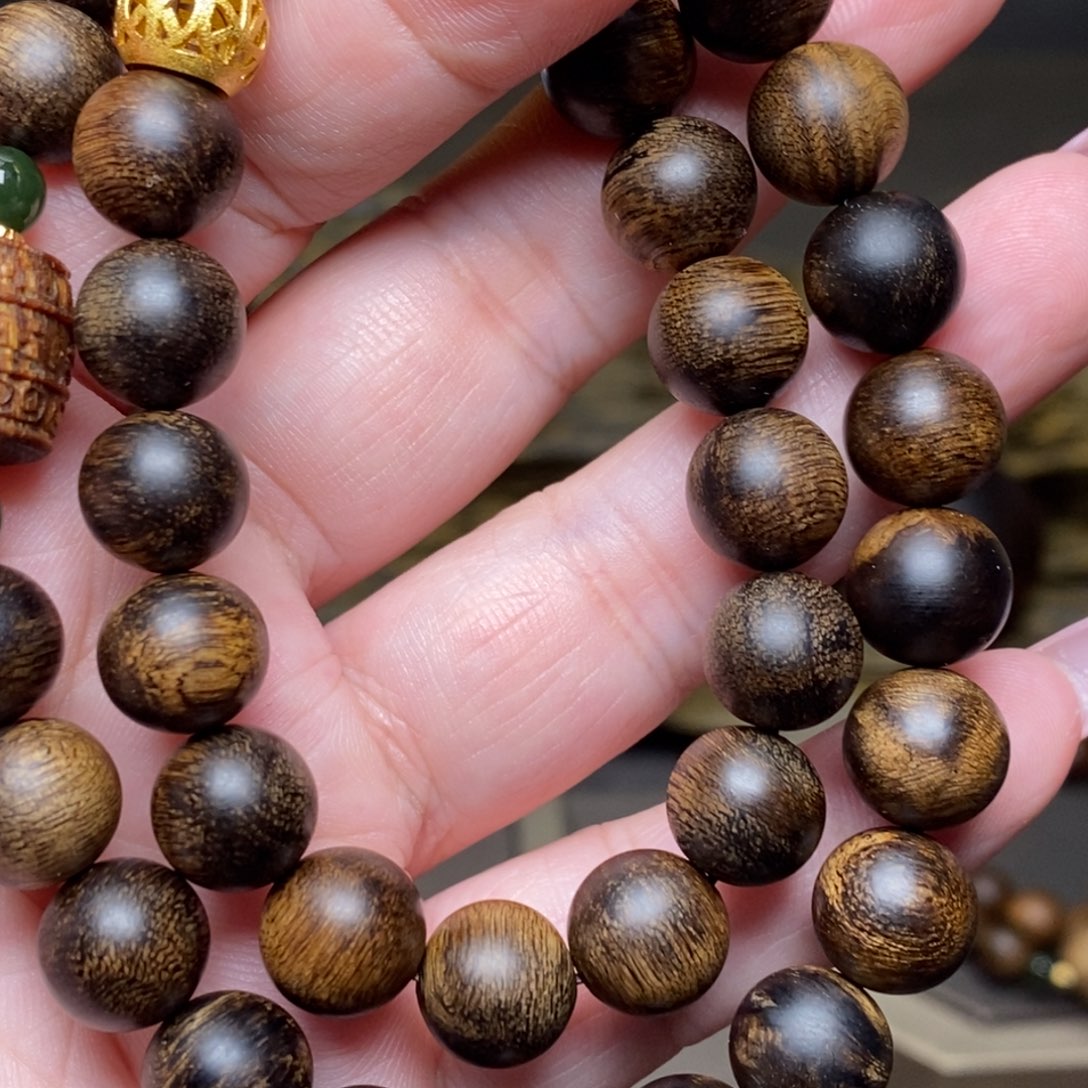 手串沉香富森红土瘤疤1.0➕白棋沉香木雕