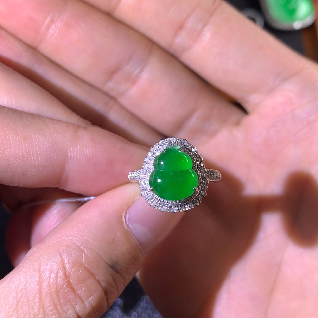 翡翠18K金镶嵌戒指翡翠