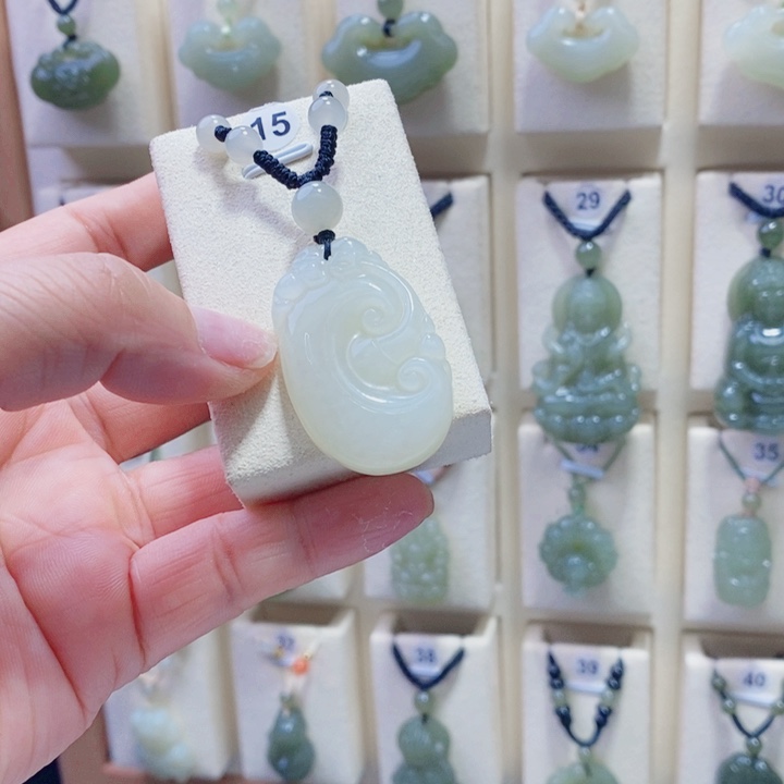 和田玉未镶嵌颈饰