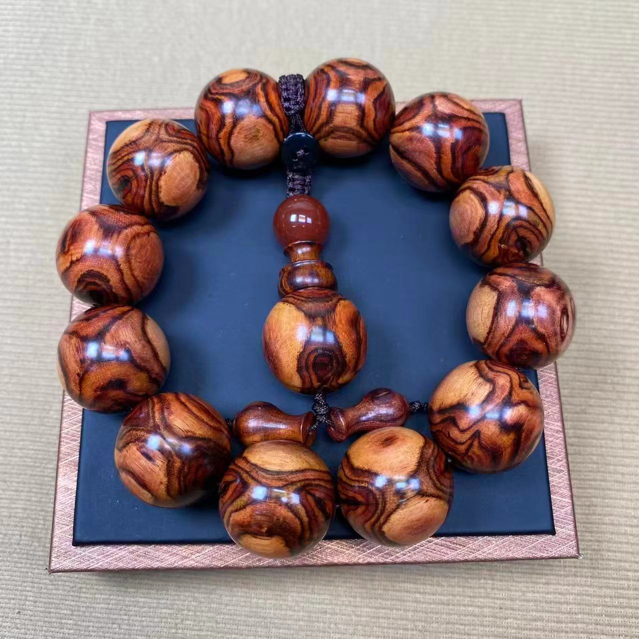 海南黄花梨2.0对眼鬼脸男士可盘玩收藏级文玩