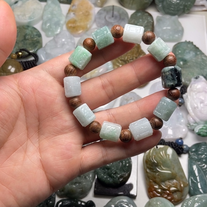 欲***风翡翠未镶嵌颈饰六字真言