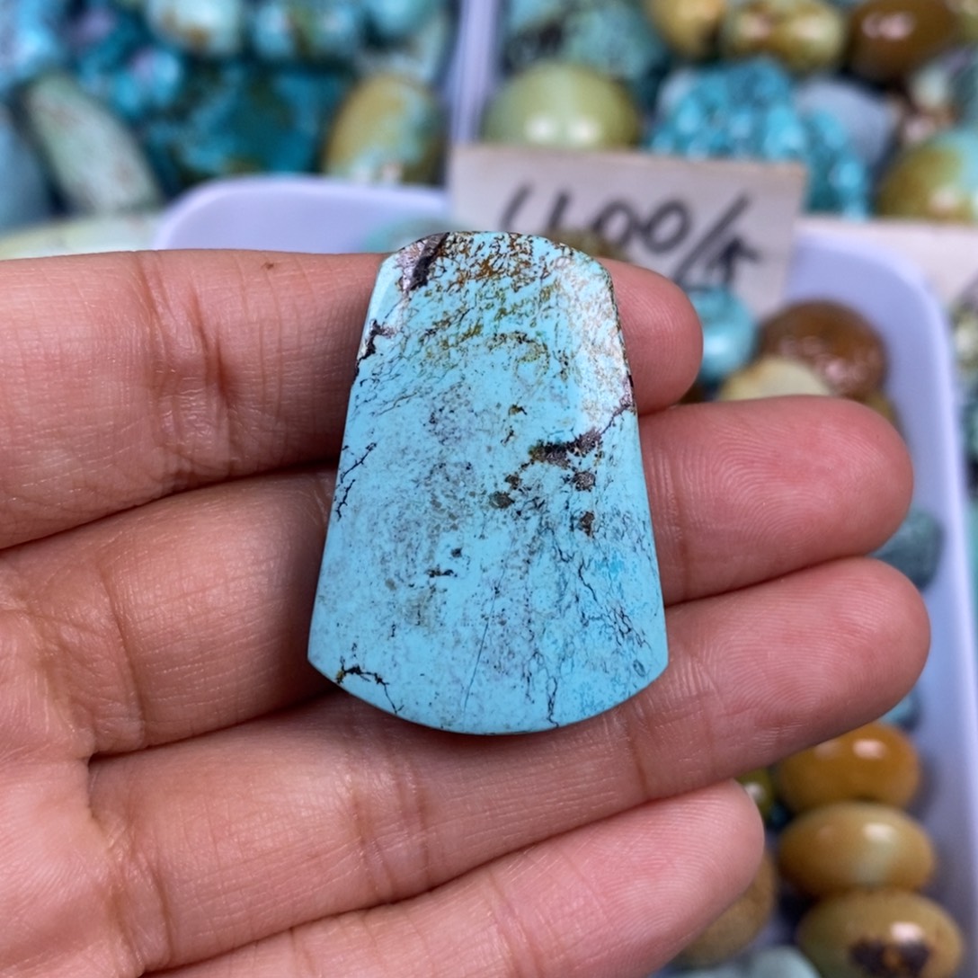 绿松石未镶嵌颈饰