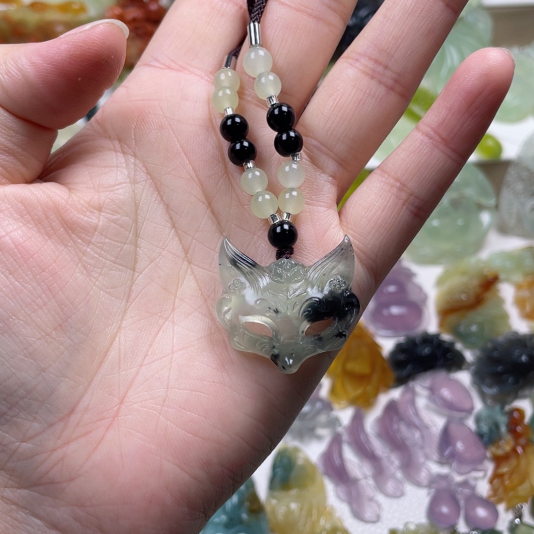 蛇纹石玉未镶嵌颈饰