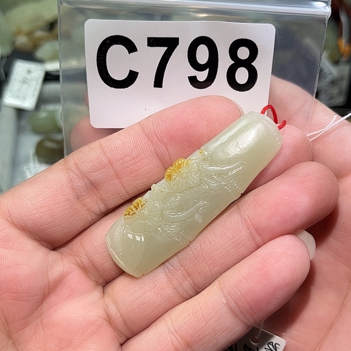 文***闻和田玉未镶嵌颈饰
