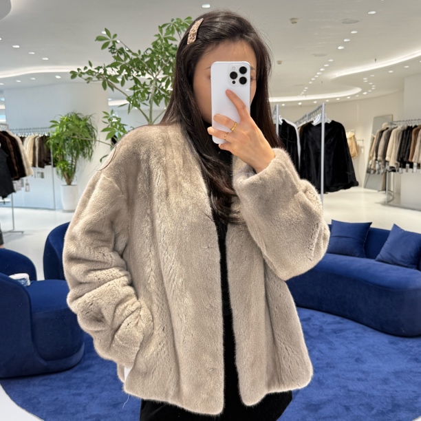 中长款极简风水貂皮草设计款中长母貂天鹅绒貂皮外套女