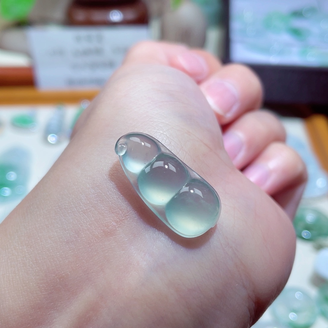 翡翠颈饰未镶嵌豆子