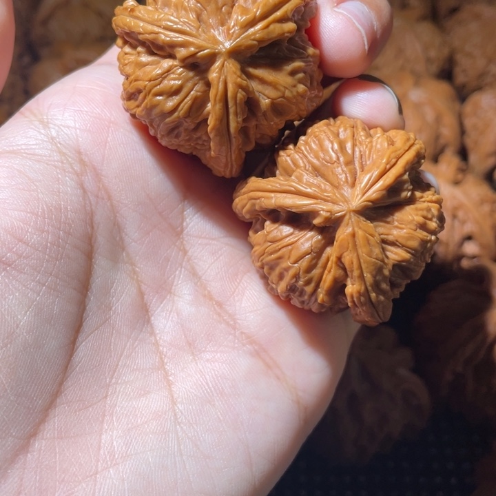 ξ****吊坠桃核小妹三棱