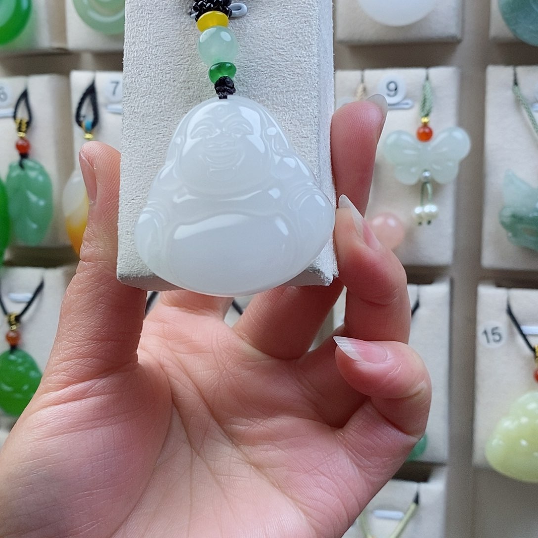 颈饰未镶嵌石英质玉（金丝玉）