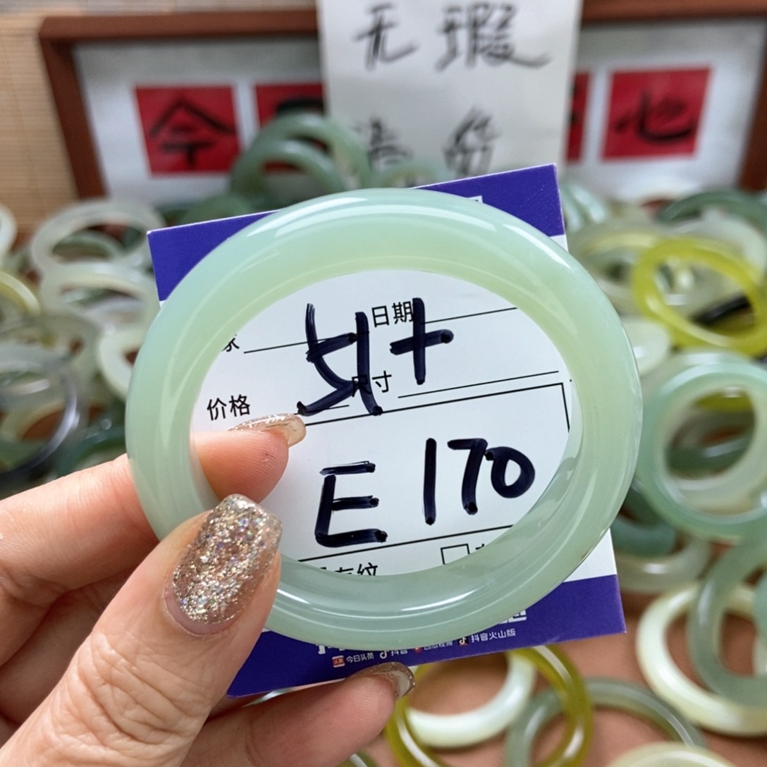 岫玉手镯手镯未镶嵌