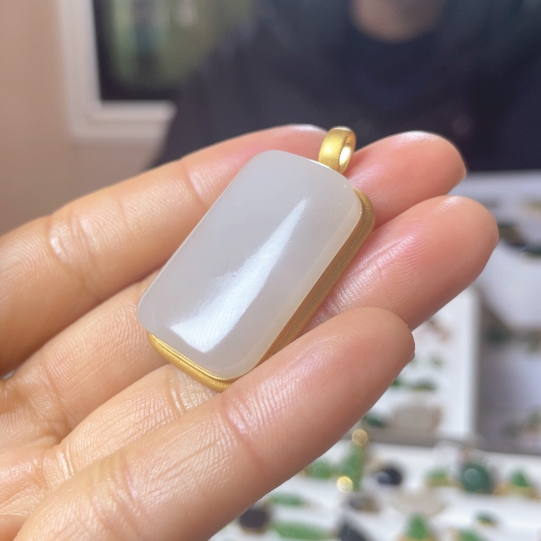 和田玉颈饰18K金镶嵌