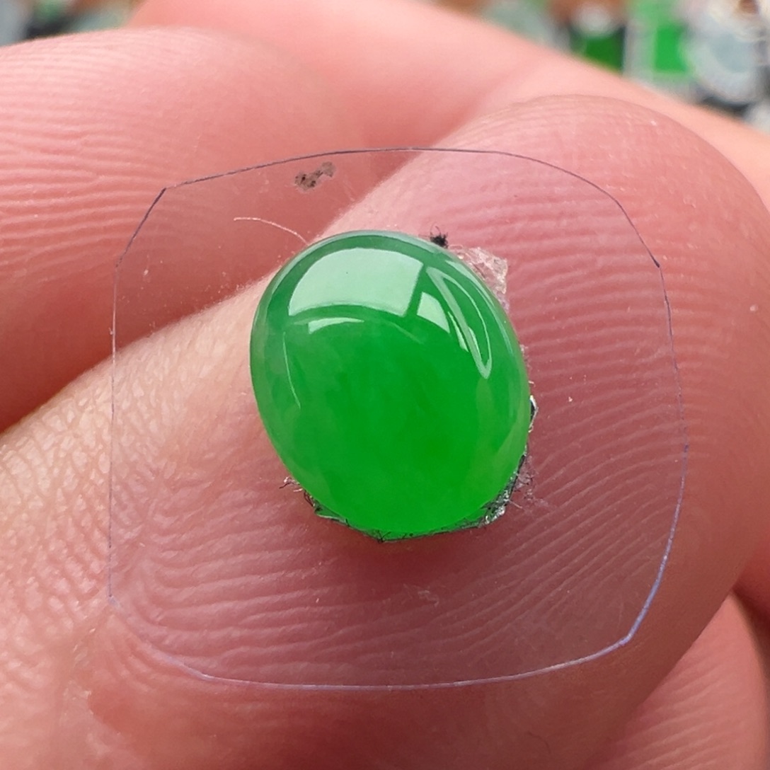 翡翠颈饰未镶嵌蛋面7.3