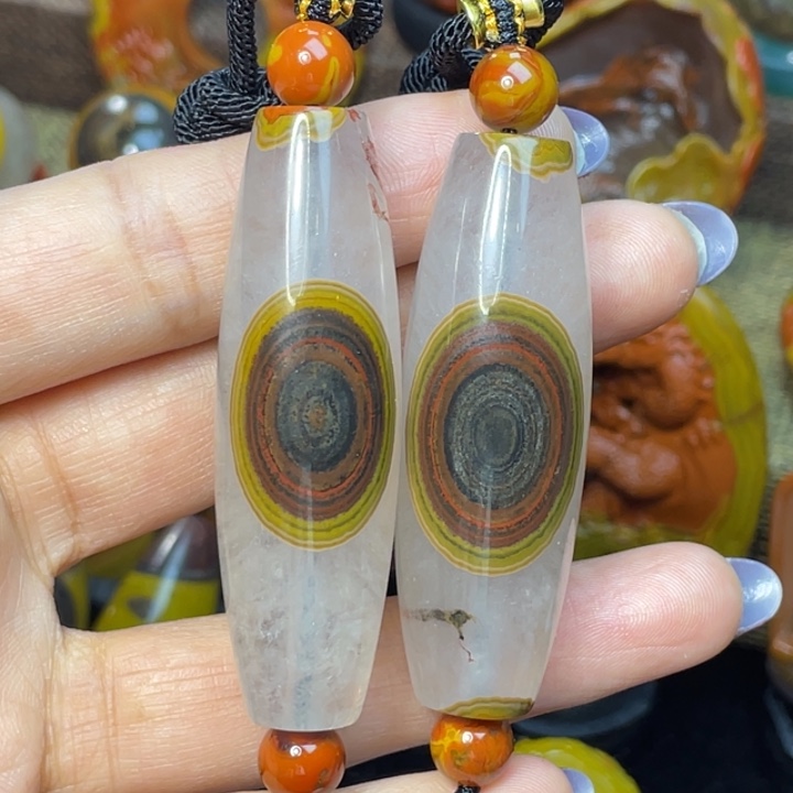 玛瑙/玉髓未镶嵌珠宝奇石收藏经典段18,000米