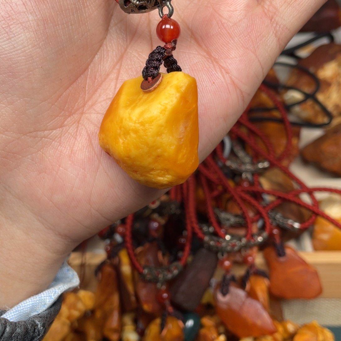 琥珀珠宝奇石未镶嵌