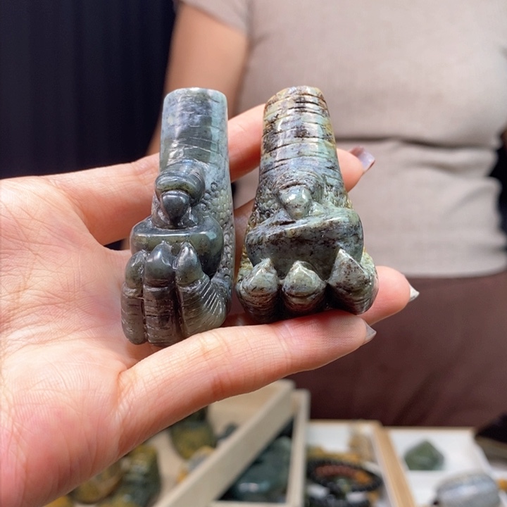 岫岩河磨玉（透闪石质玉）颈饰未镶嵌