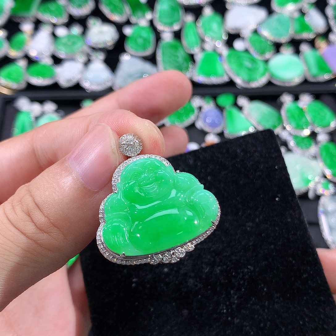 翡翠18K金镶嵌颈饰