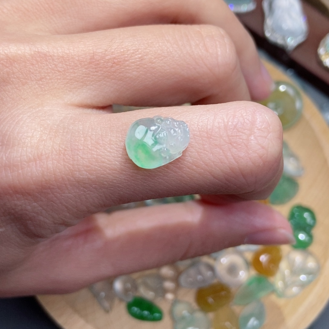 翡翠颈饰未镶嵌翡翠