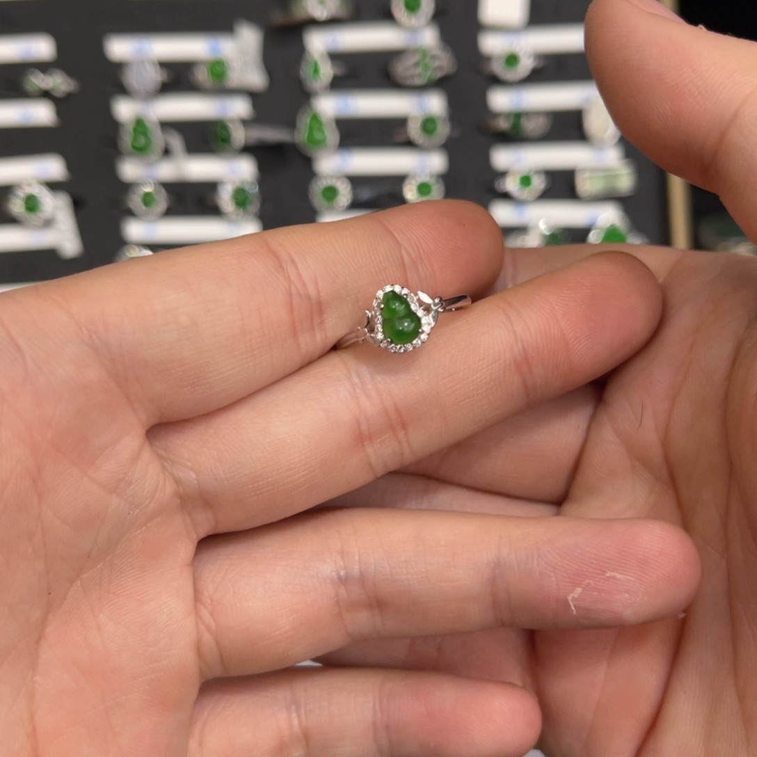 翡翠戒指银S925镶嵌翡翠戒指