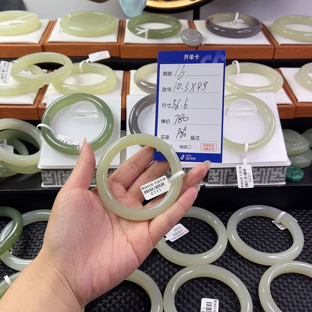 和田玉手镯未镶嵌陆***陆