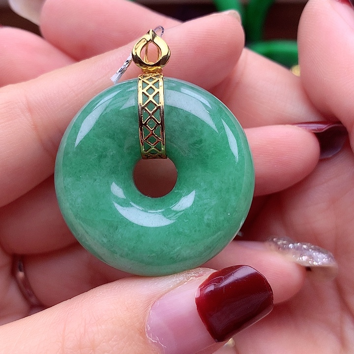 翡翠颈饰18K金镶嵌翡翠