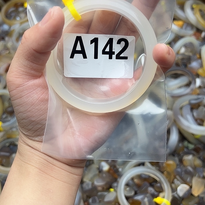 桀***桀玛瑙/玉髓未镶嵌手镯142