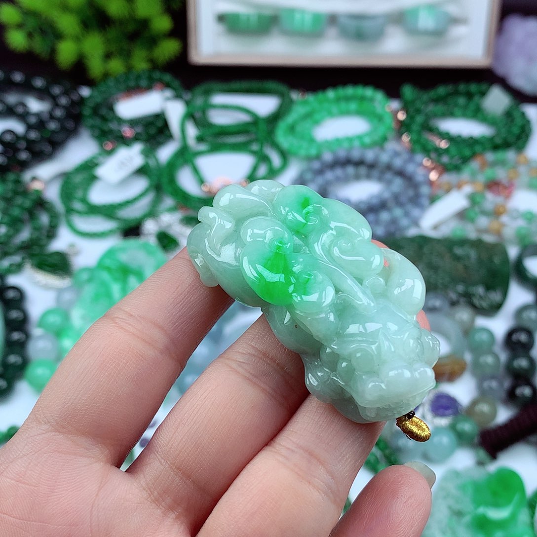 翡翠颈饰未镶嵌吊坠