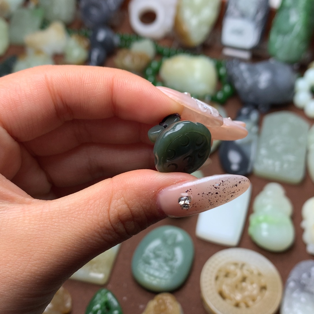 和田玉挂件未镶嵌一**流