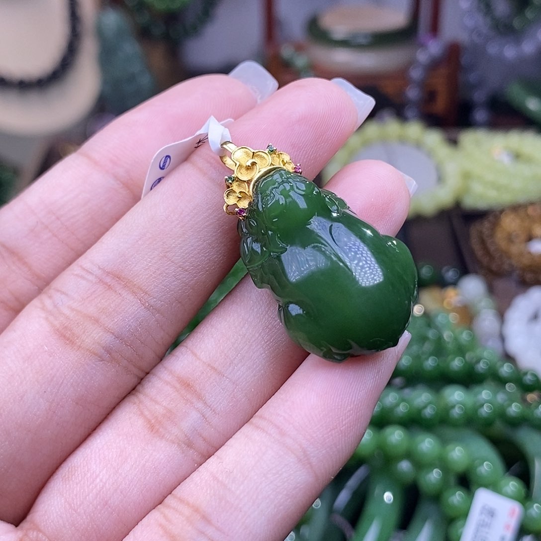 和田玉老料碧玉辣绿俄七金镶貔貅未镶嵌